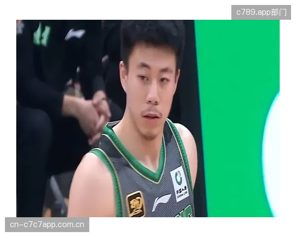 上海男篮常规赛表现评级为S，攻防一体展现冠军统治力。